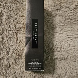 Fenty Beauty Pro Filt'r Soft Matte Foundation - Black